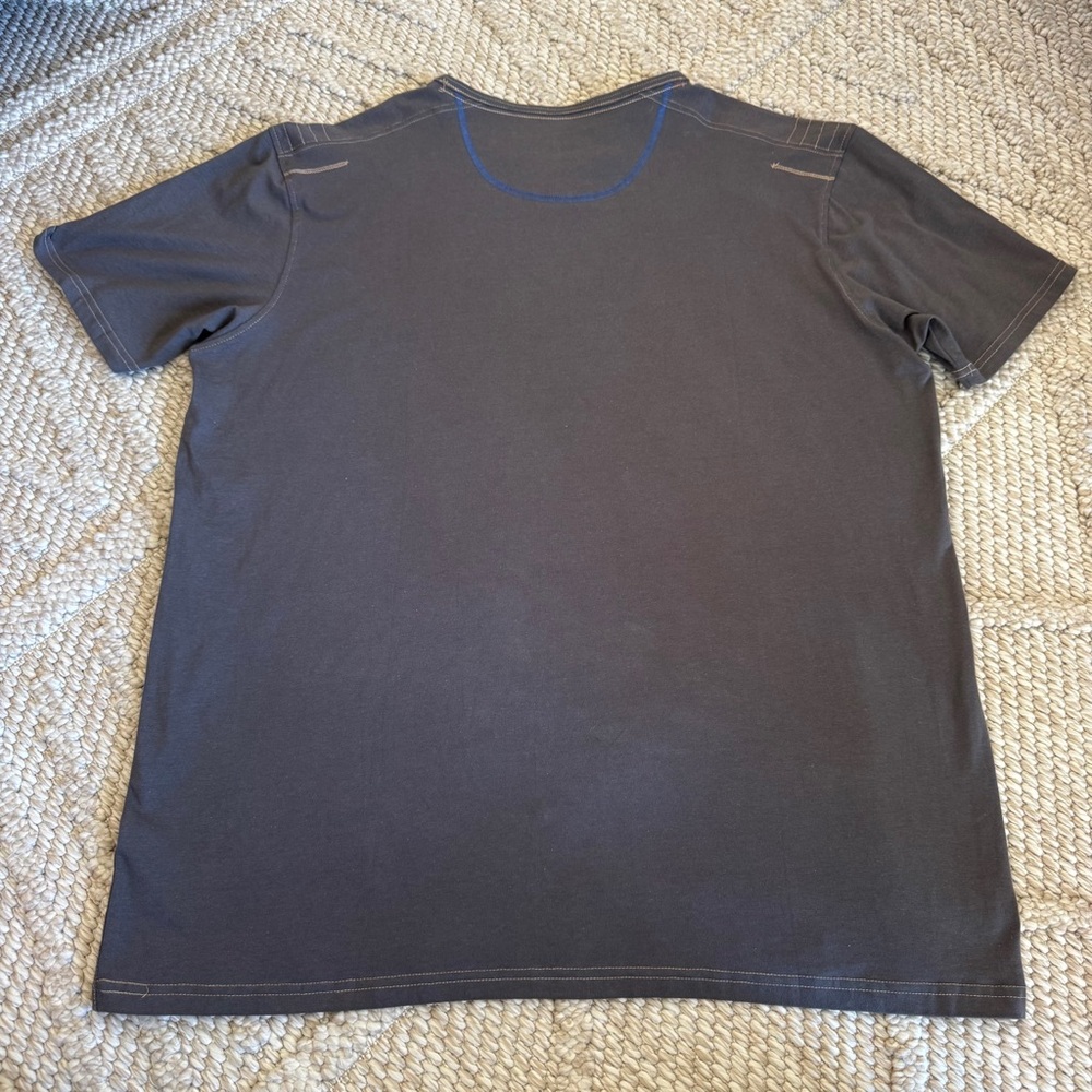 Alexander Julian V-Neck T-Shirt 👕 - Picture 2 of 5